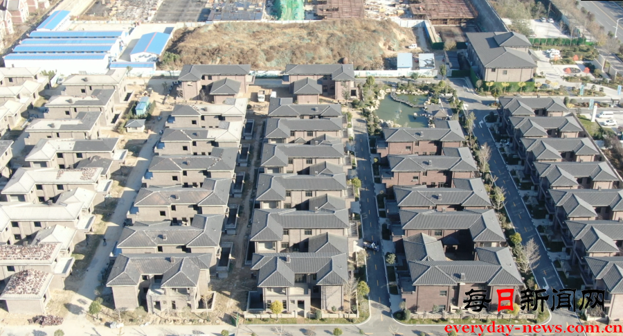 河南新乡市：一房企宣称40套独栋别墅有合法手续 官方 未验收