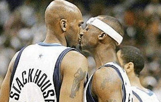 迈克尔·乔丹|NBA让人误会瞬间:麦迪偷瞄美女,乔丹踹飞对手,看到奥尼尔忍不住笑了