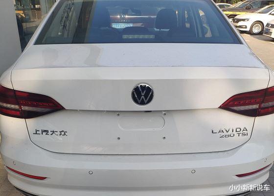 大众汽车|2021款大众朗逸到店,换装新款车标,中控更高级,1.4T爆150马力