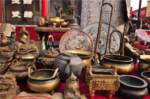 |古玩市场摆出的“山寨”文物，一个比一个无厘头，真有人会买吗？