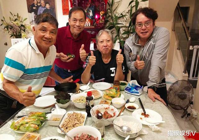 洪金宝|68岁洪金宝罕现身,啤酒肚明显瘦身失败,术后行走仍需两人搀扶