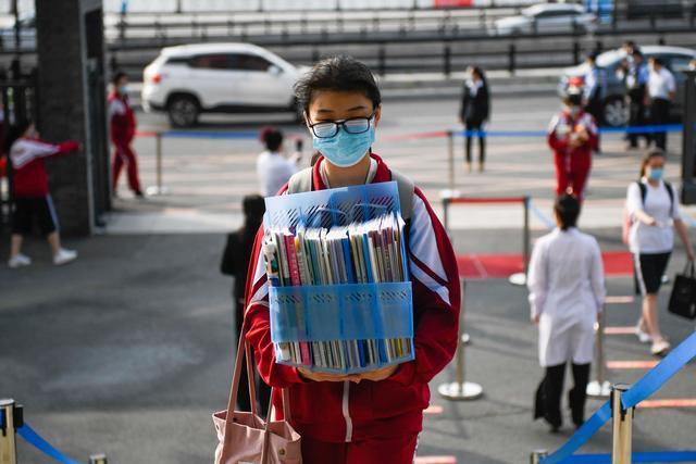 「福建省」2020年高考人数再破千万,一省人数却逆势下滑,还有一个坏消息