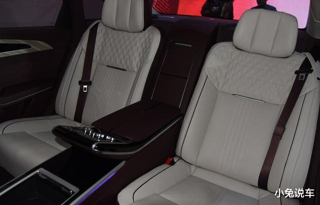 『红旗h9』红旗H9终于上街了！比奥迪A6L更豪华，售价如此亲民，还看啥5系