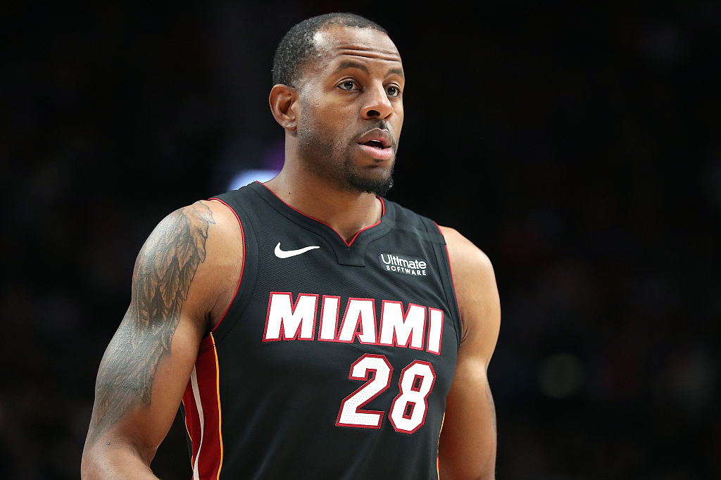 #勒布朗·詹姆斯#突发！湖人第一笔引援正式达成，JR再联手詹姆斯，AB彻底被除名