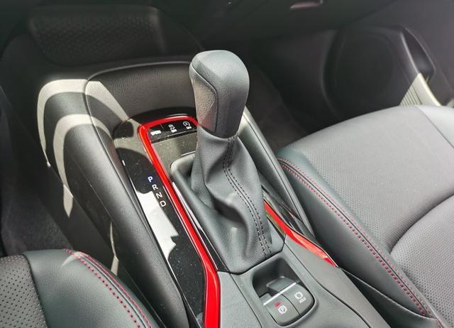 丰田雷凌|人生第一辆车，在轩逸和雷凌之间选择，最后提了雷凌运动版