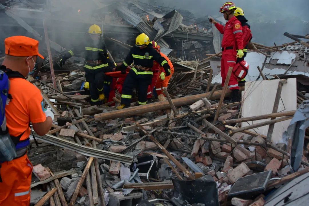 温岭@揪心！已致19人死亡，172人住院治疗！爆炸现场监控画面曝光