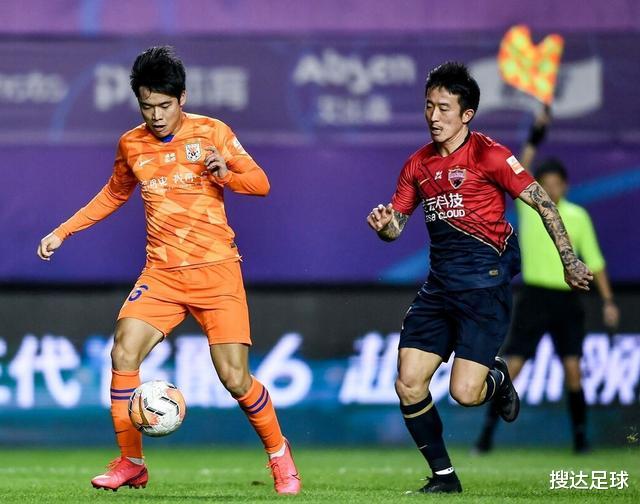 越位|中超又1业余误判!落后1米却吹越位,外援无奈摊手,VAR立功