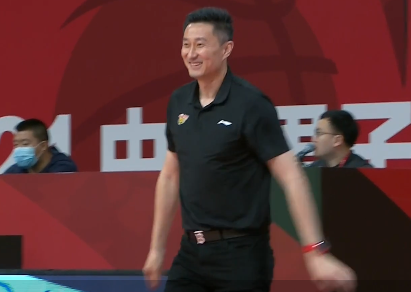 广东男篮|又又变阵!广东男篮19岁小将迎来爆发,6失误杜锋为啥不批评?