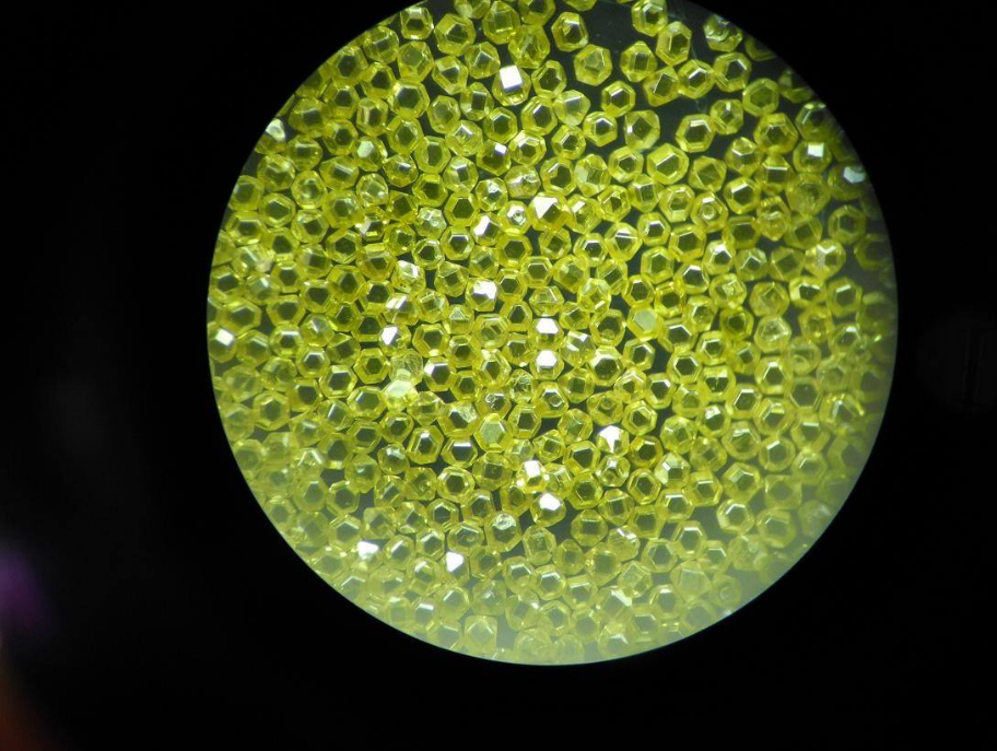 【钻石】世界上最硬的物质，可以轻松的把钻石切开，你见过吗？