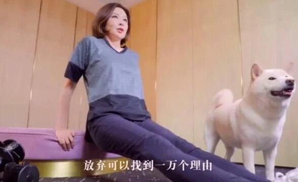 关之琳|关之琳29岁有多鲜？1991年张学友牵她出来那刻，才知啥叫人间水蜜桃