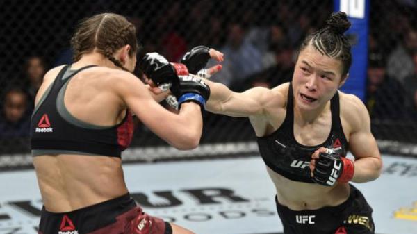 [张伟丽]张伟丽击败乔安娜观众全体起立致敬：用中国人的方式赢得西方尊重