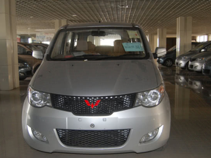 五菱宏光▲6000买二手车，方向盘藏着块红布，车主看后脸色大变