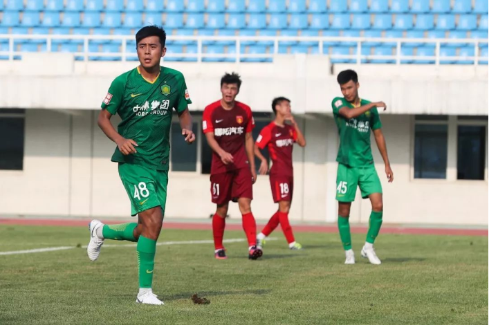 北京国安@国安中锋位置将迎新面孔，潜力被施密特看好，曾两球击溃韩国后防