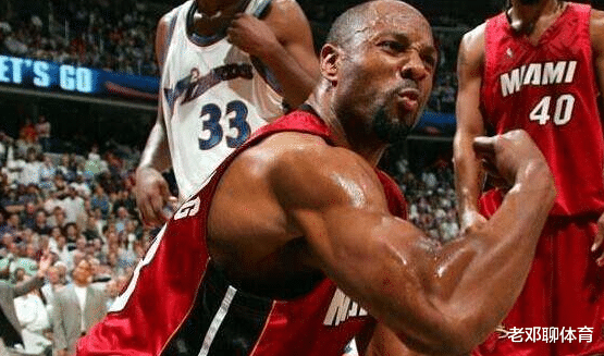 橄榄球:都知道NBA球星肌肉很强悍,但跟橄榄球远动员比 他们都是弟弟