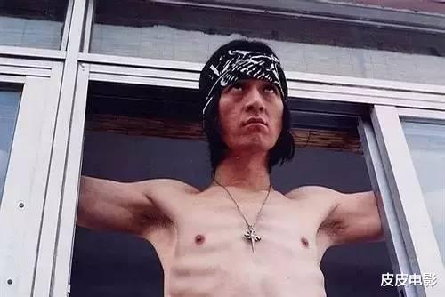 [贾宏声]有位“毒星”把自己的真实经历拍成了电影，9年后，他坠楼身亡