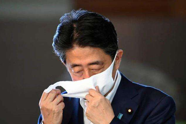 安倍突然宣佈一個消息，日本政壇坐立不安，被曝曾在辦公室吐血-圖4