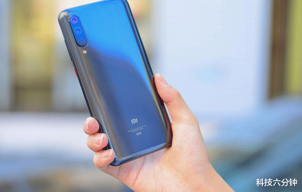 小米科技：小米最硬核手机！骁龙855plus+4800万三摄，上市六个月一分钱没降