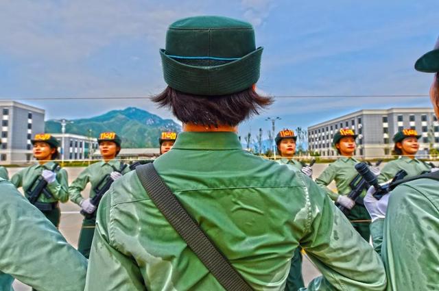 清朗天空|福建女兵荣立二等功，家乡人武部做法真暖心！