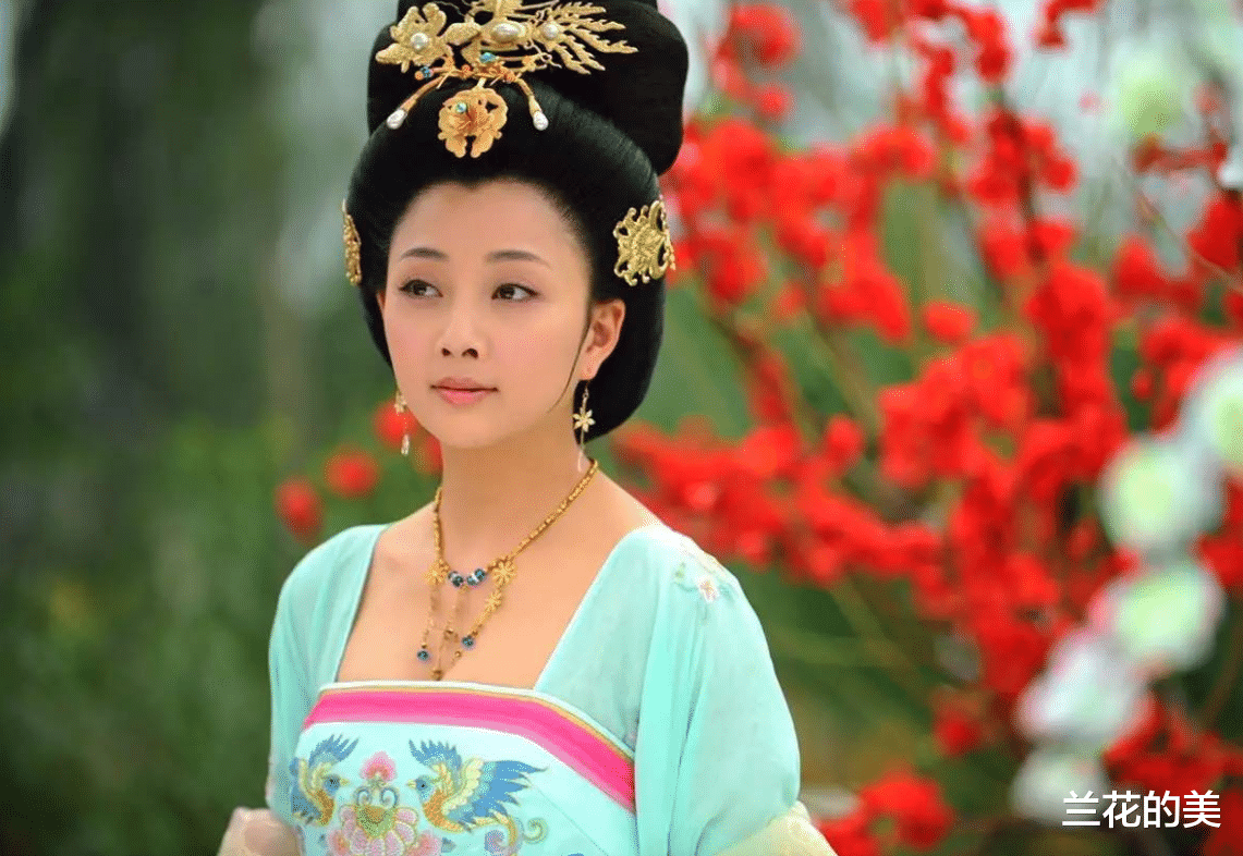 紧急公关|《紧急公关》火热上映中，东方卫视又官宣新剧，四大女星同台争艳