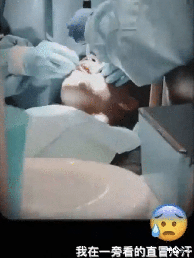 陈坤|陈坤儿子女友正脸曝光！穿情侣装一起打高尔夫，准公公忙来点赞