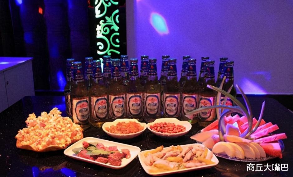 商丘大嘴巴|女子生日趴上狂喷上百瓶香槟没钱付账，父亲赔了数年打工积蓄