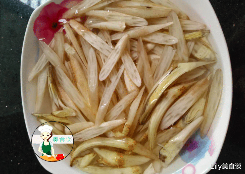 []5月，宁可不吃肉也要吃它，一周吃2次，补铁润肺特好，现在正当季