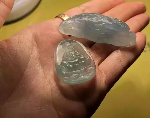 翡翠|一块南齐场口的翡翠原石,切出高冰肉质细腻,成品超美,超值!