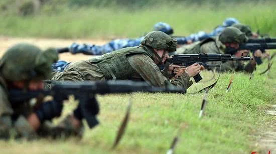 「印度」印军持续增兵超10000人，T90S坦克摆出开战模式，俄称大战一触即发