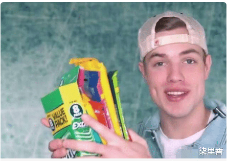 ：还记得那个坚持每天嚼12小时口香糖的小伙吗？一年后，亲妈都快认不出了