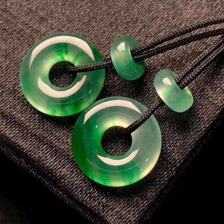 翡翠▲买翡翠到底要不要考虑品牌？