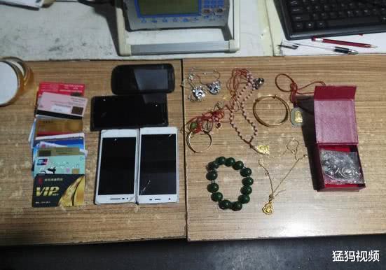 @女子将半辈子积蓄弄丢 四处寻找后激动下跪：找不到我都不活了