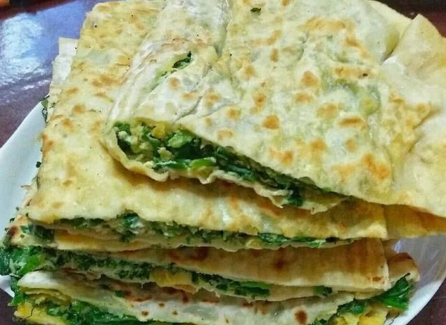 [韭菜盒子]眼下这菜正是鲜嫩，用来做早餐，鲜美营养好消化，孩子点名要吃