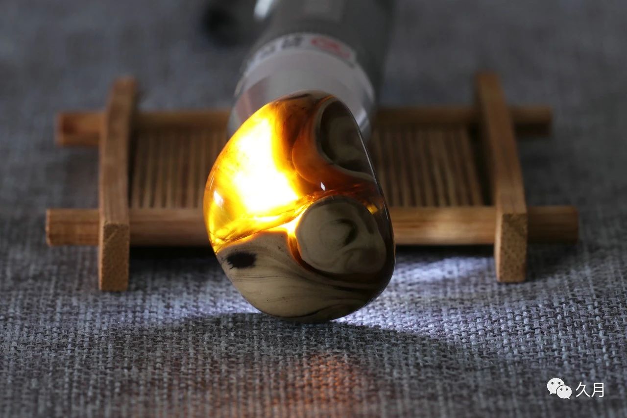 凤眼菩提▲缅甸琥珀中根珀，蜜蜡，根蜜，根带珀如何区别
