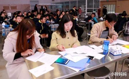 ■高考后，很多学生质疑自己成绩，为何却不把试卷和答题卡发给学生