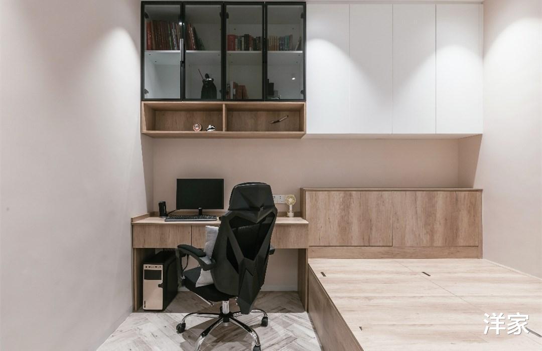 |三间卧室不买床！大衣柜+储物地台，高级感十足能装又美观！