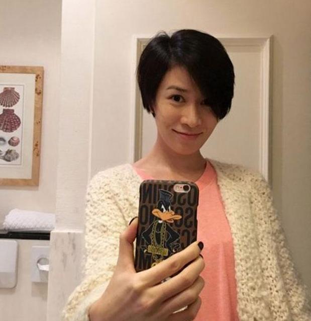 ##参观佘诗曼在香港的家,近年来在内地捞金不少,装修却还是刷白墙