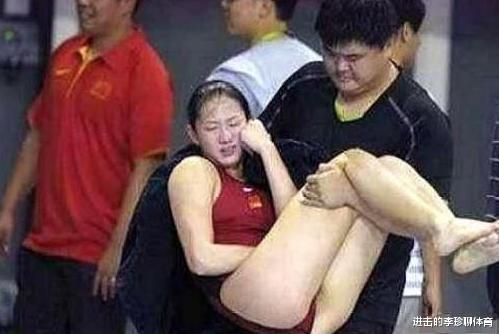 生理期|女运动员比赛遭遇生理期，随便找些棉签应付一下，她夺冠后被教练直接抱走