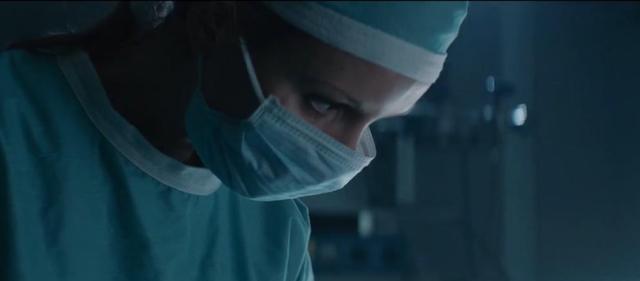 「量子技术」丈夫提取水母基因，注入自己与妻子的受精卵内，结果生出怪物