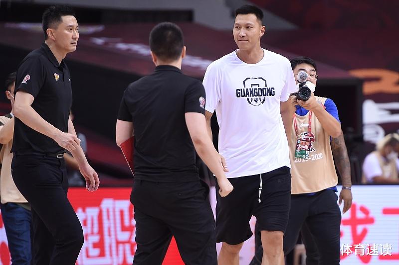 广东男篮|曾繁日这招“猴子偷桃”应该不是故意的吧？