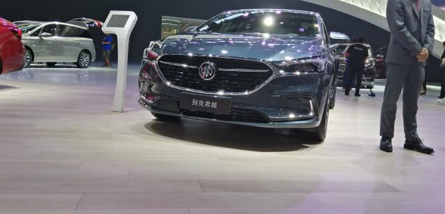 君越:2020款君越上市,车长超5米,2.0T+9AT,18.9万要啥亚洲龙