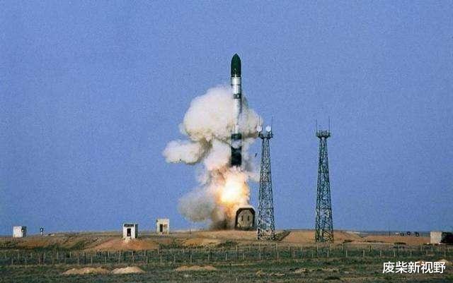 「核弹头」俄罗斯拥有6500枚核弹头，位居全球第一，为何仍然嫌少？