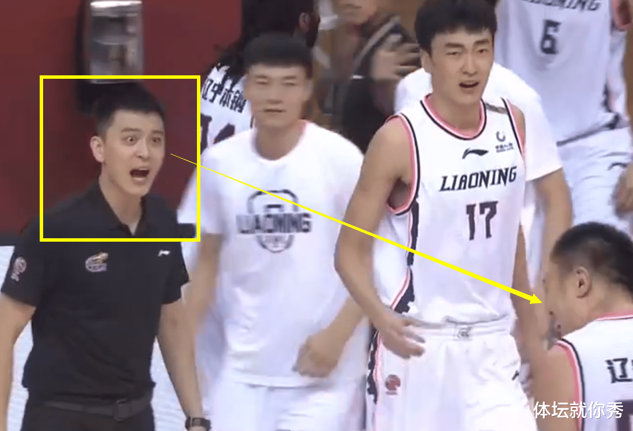 韩德君|终场哨响后，韩德君怒吼庆祝，杨鸣终于笑了，谁注意赵继伟的举动