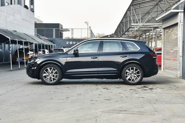 大众途锐|途锐价格缩水,跌至47.63万,V6配空气悬架,为何卖不动?