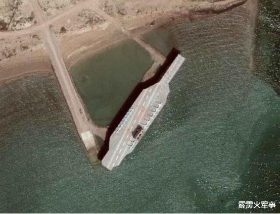 伊朗|美国这次闯下大祸了，一艘航母离开伊朗港口后，军方下达击沉命令