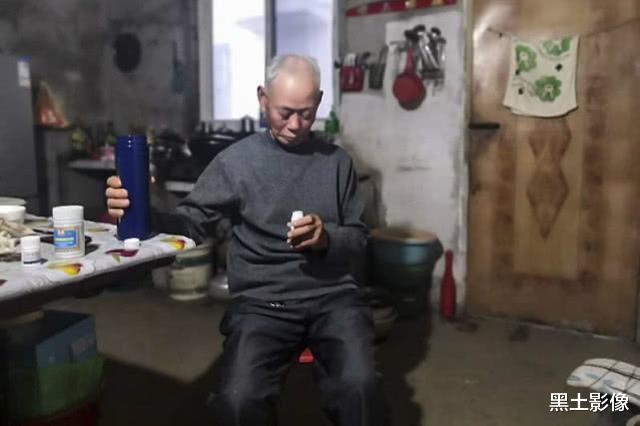 『罗小玲』男子3位至亲屡遭不幸，今女儿又病危，哭诉：这要把我往死里整啊