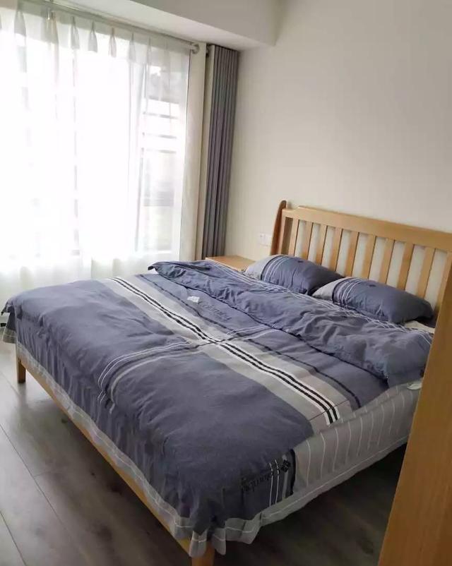 ##95㎡婚房装修花了18万!石膏线做电视墙,省钱还特漂亮