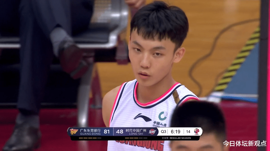 徐杰|CBA写意一幕:徐杰不看人传球,解说被征服,队友起立欢呼看嗨了