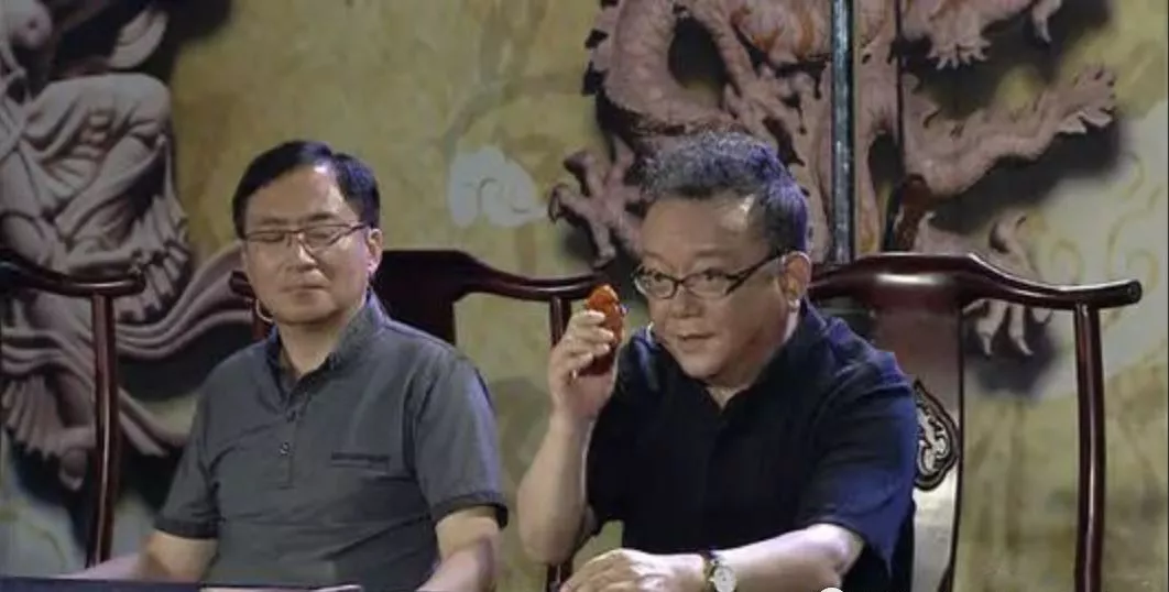 |王刚四合院曝光！摆300年黄花梨桌子，挂齐白石真迹