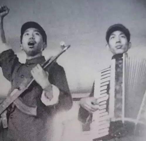 濮存昕|濮存昕不为人知的故事：我恨死我爸妈了，为什么让我得这个怪病