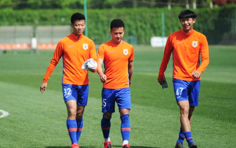 [山东鲁能]鲁能25球核心正式离队，李霄鹏需找接班人，里皮钦点妖星成首选